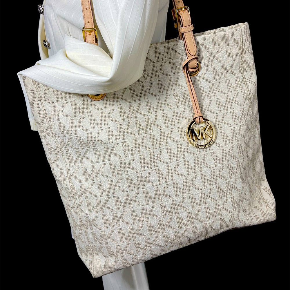 🔥SOLD!!!🔥 MK Large All Leather Tote EUC